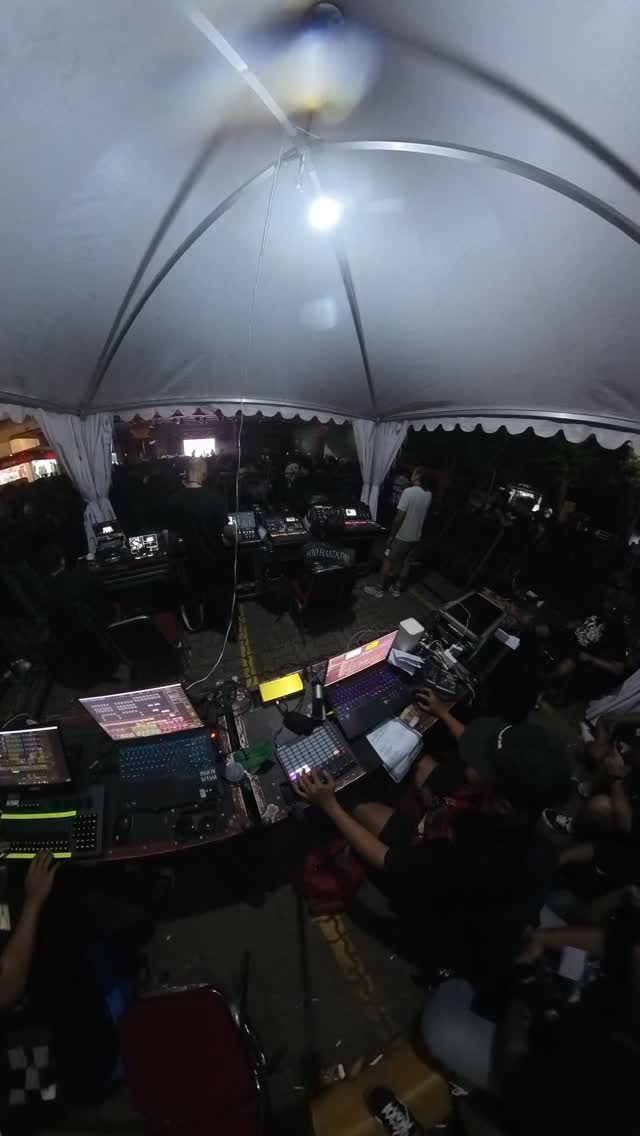 The jeblogs - Sambutlah , Vj in House @barengbarengnih @reyletlora . 🦅🙌🏻